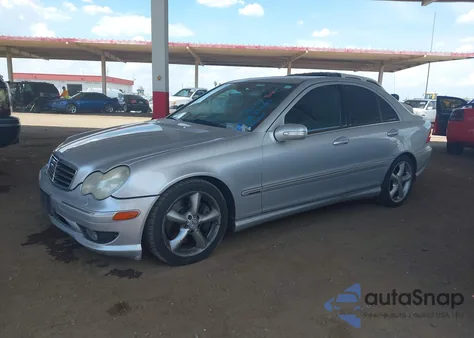 2006 Mercedes-Benz C 230 Sport z USA, uszkodzony, nr VIN WDBRF52H56A856482